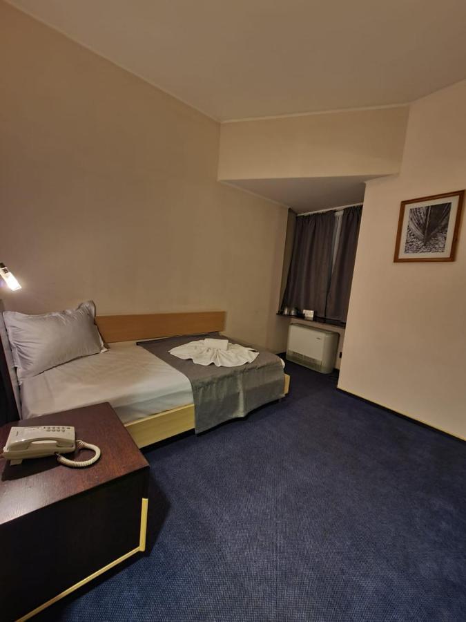 Hotel Mojo Бухарест Экстерьер фото