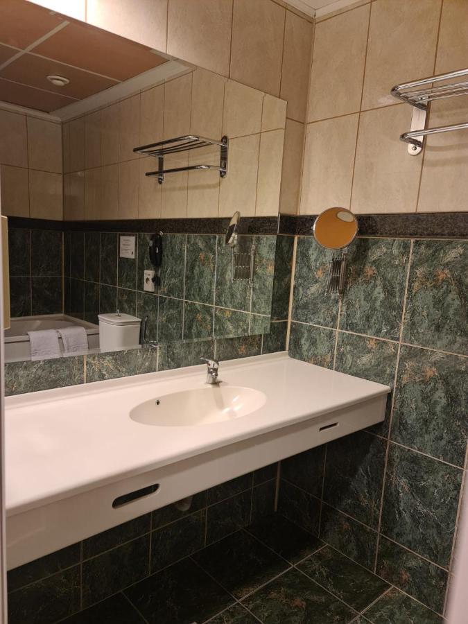 Hotel Mojo Бухарест Экстерьер фото