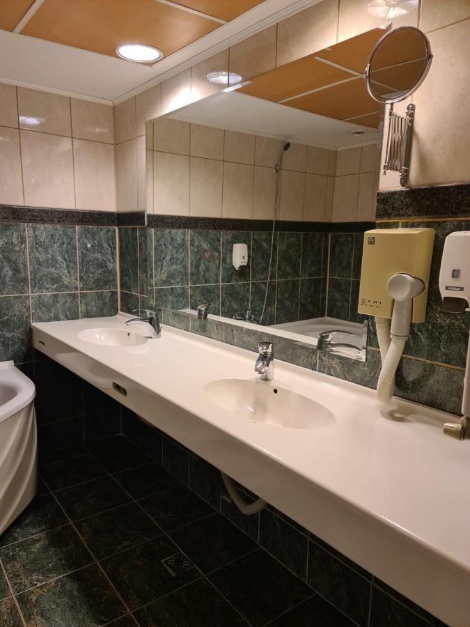 Hotel Mojo Бухарест Экстерьер фото